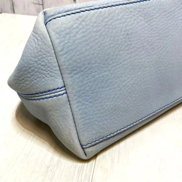 Gucci Sky Blue Leather Shoulder Bag with Gold Chain - Picture 13 of 14